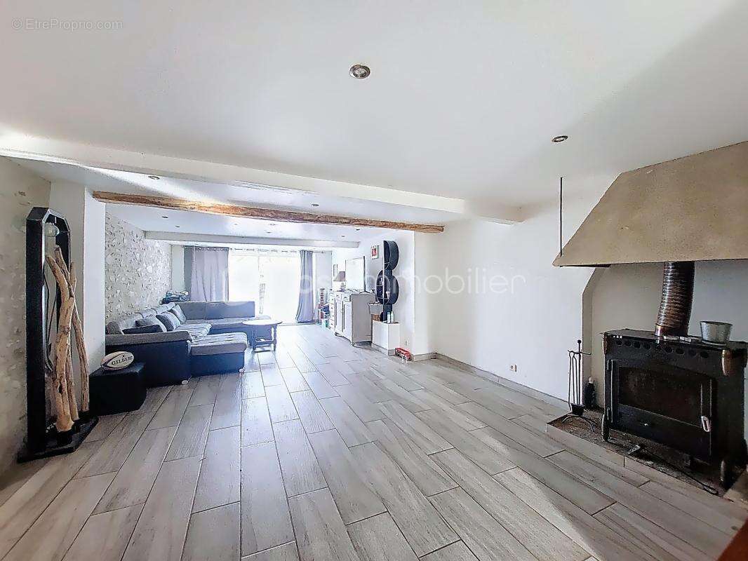 Maison à LABRUGUIERE