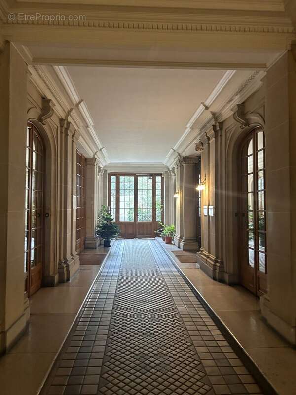 Appartement à PARIS-17E