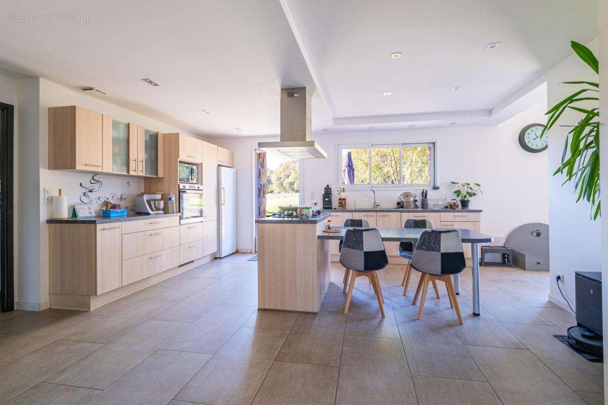 Maison à SAVIGNE-L&#039;EVEQUE