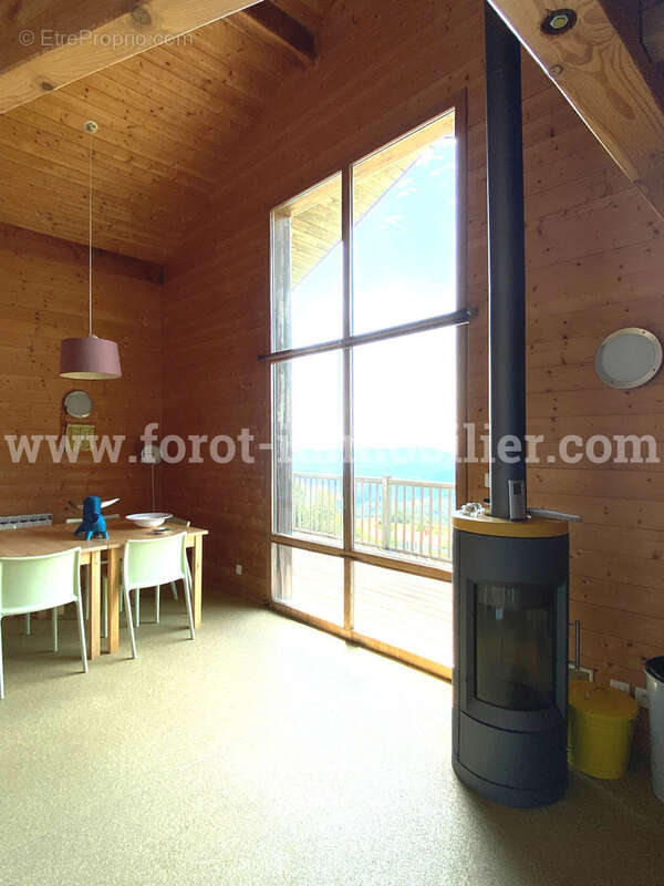 Maison à SAINT-SAUVEUR-DE-MONTAGUT