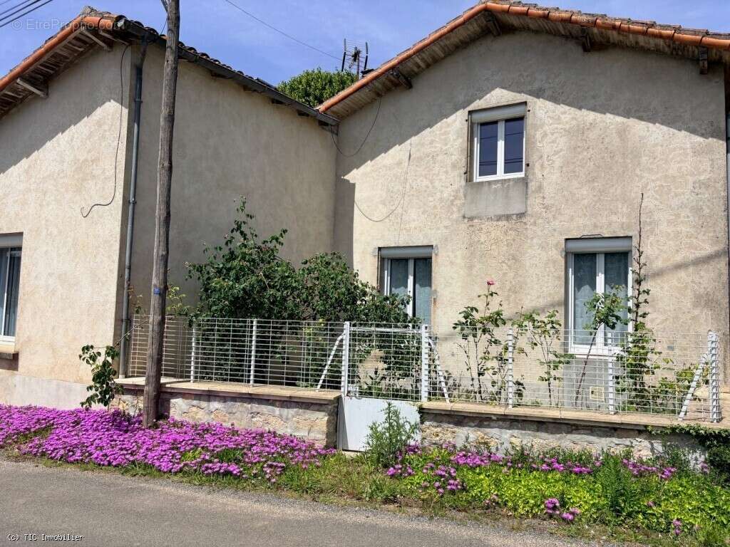 Maison à NANTEUIL-EN-VALLEE