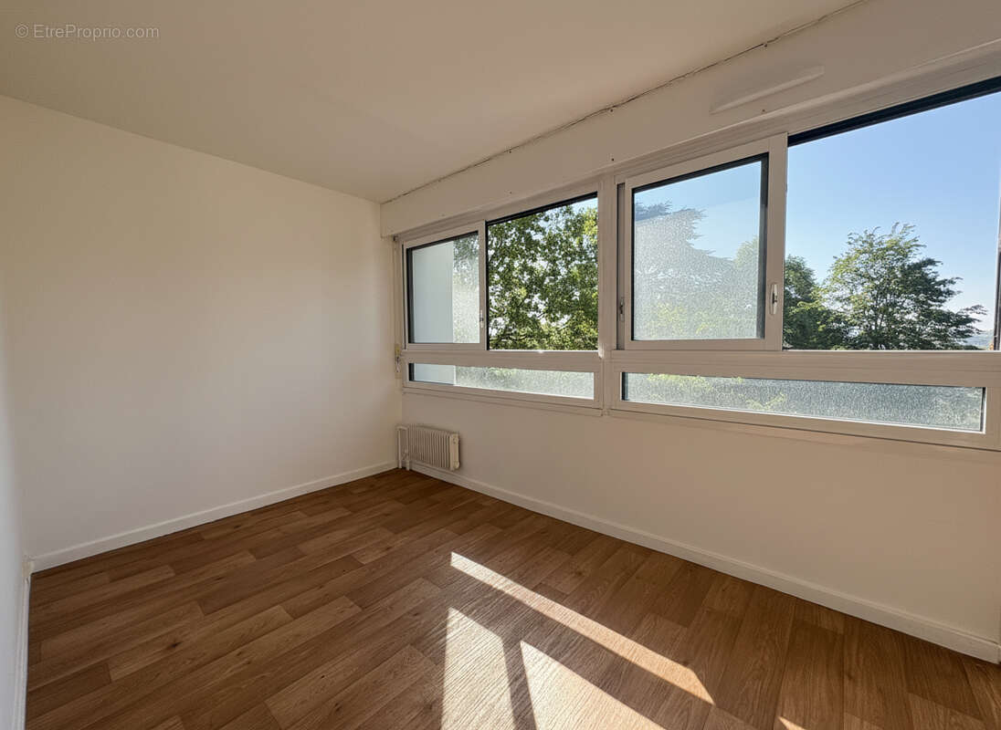 Appartement à VERRIERES-LE-BUISSON