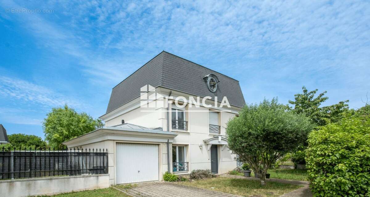 Maison à SARTROUVILLE