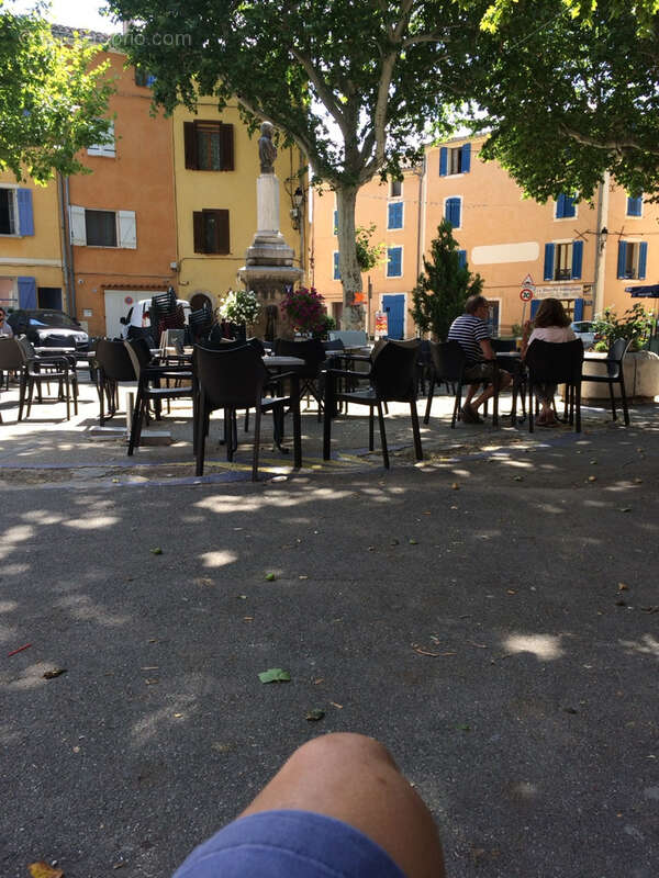 Appartement à VARAGES