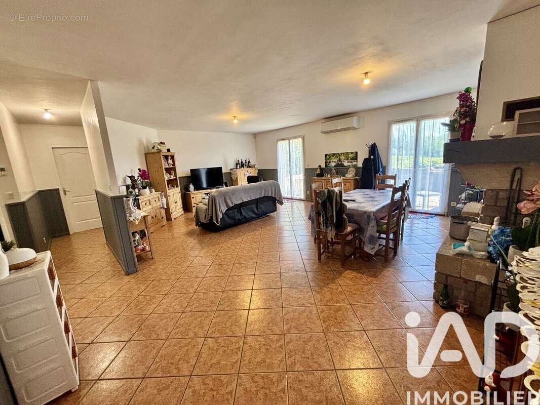 Maison 129 m² à Saint-Seurin-De-Bourg  - photo 5