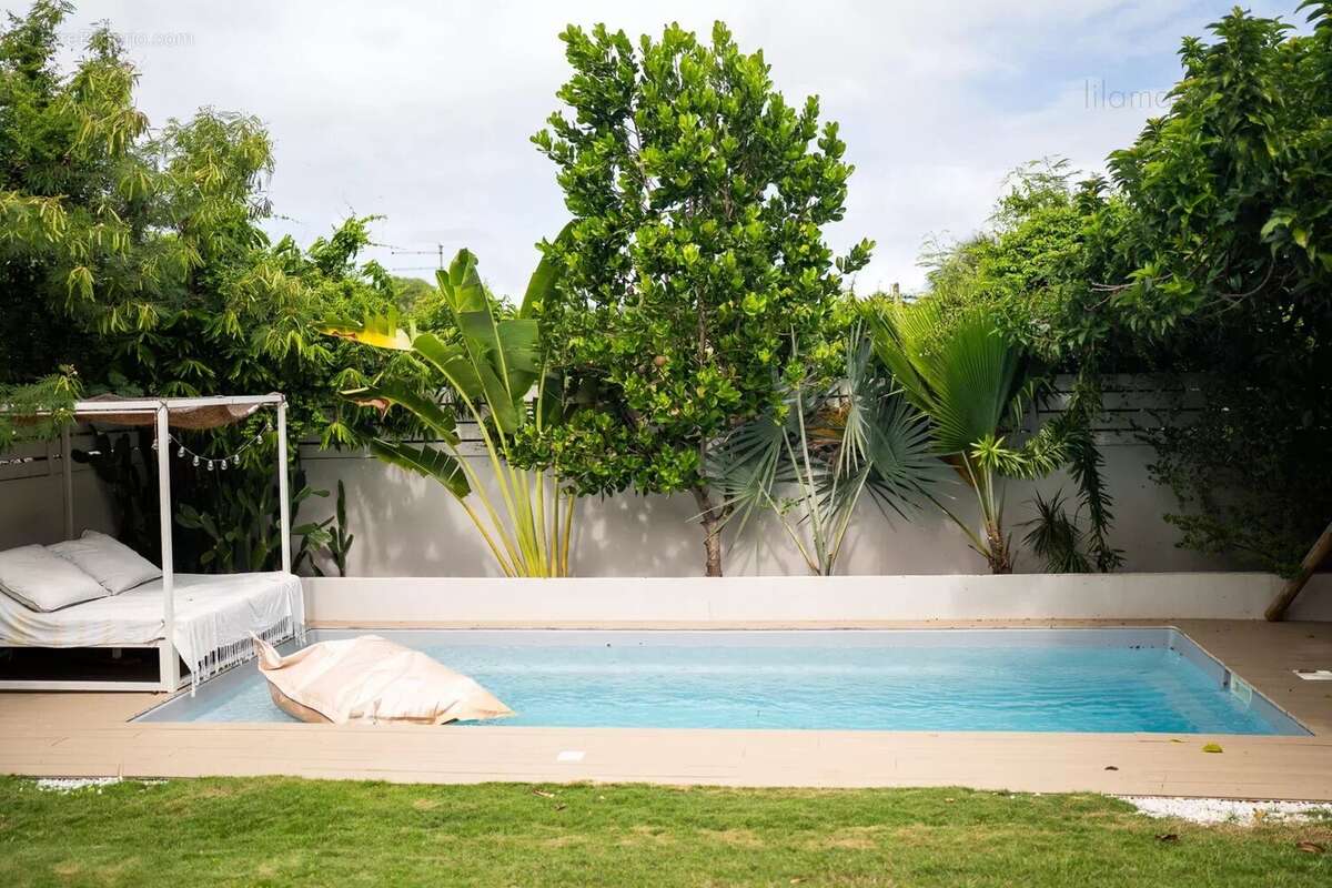 Guadeloupe - villa meublee - 8 pieces - photo 25