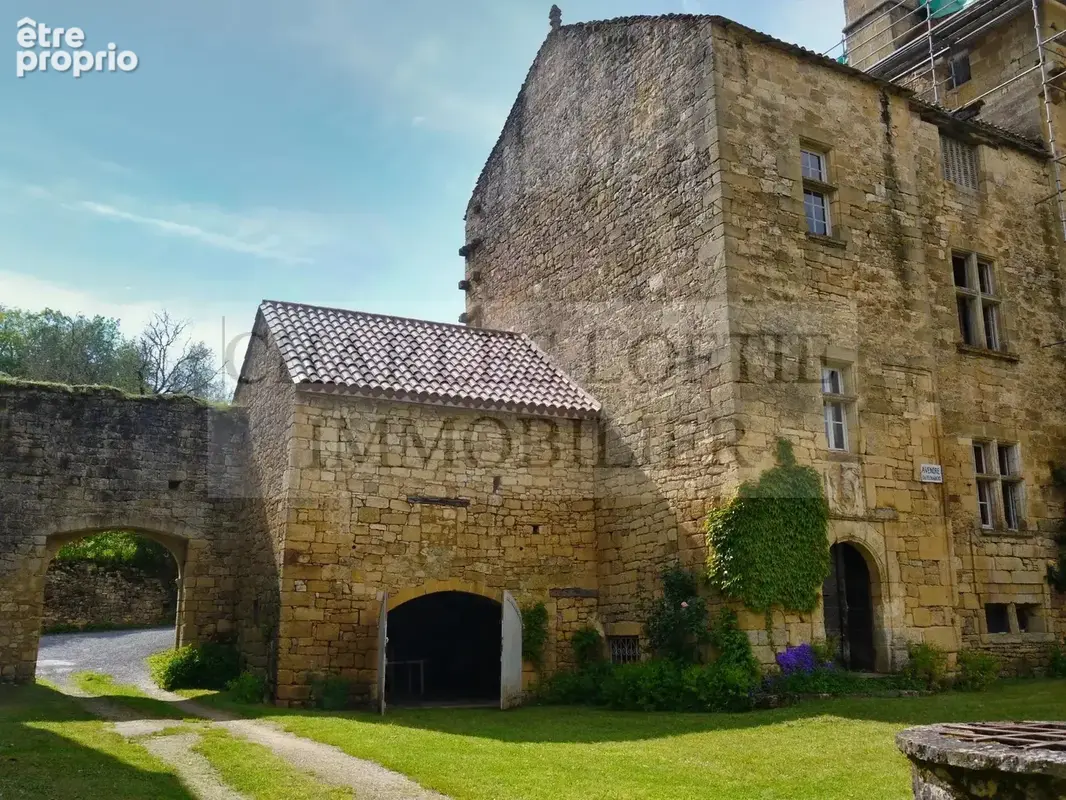  Propriété mitoyenne dans un château Médiéval du 14ème et 15eme siècles - photo 11