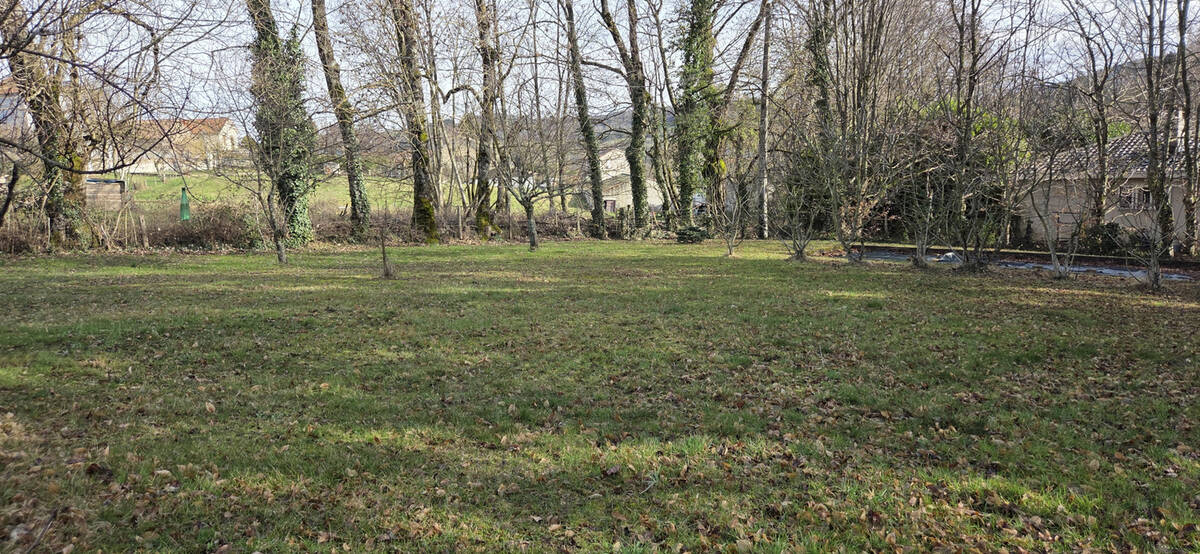 Terrain à ALBOUSSIERE