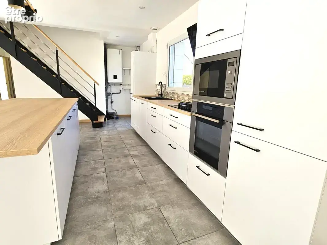 Maison récente, 5 chambres et un garage sur 950m2 - photo 4