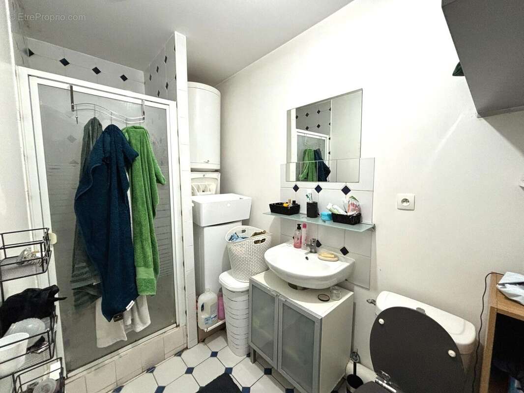 SALLE D EAU 1ER ETAGE