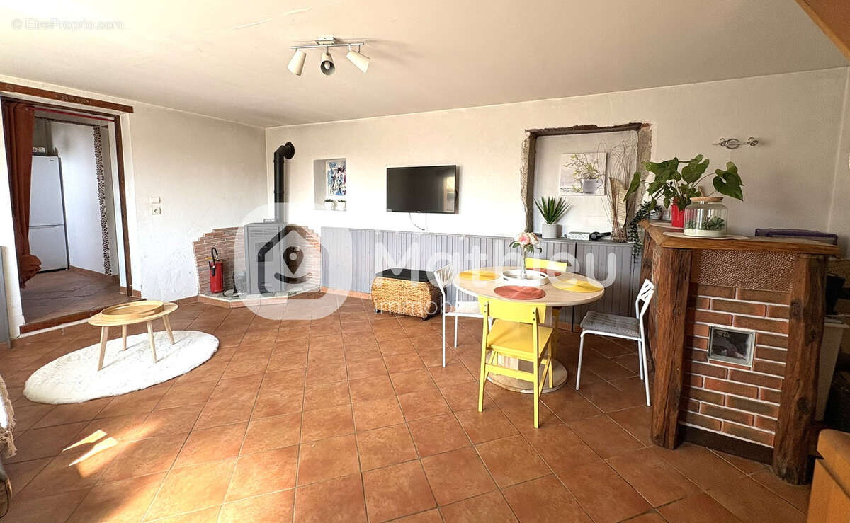SAINT-ELOI - Maison à étage - 3 pièces - 60 m2 habitables - terrain d'environ 123 m2 - photo 2