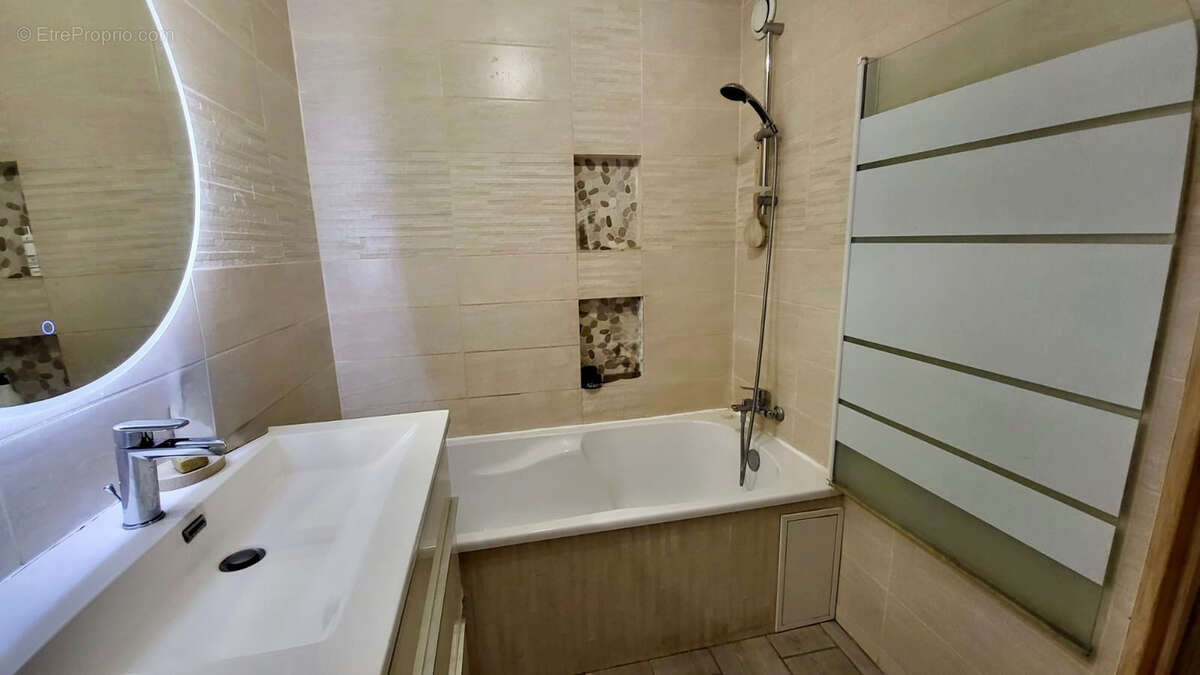 Appartement à MARSEILLE-3E