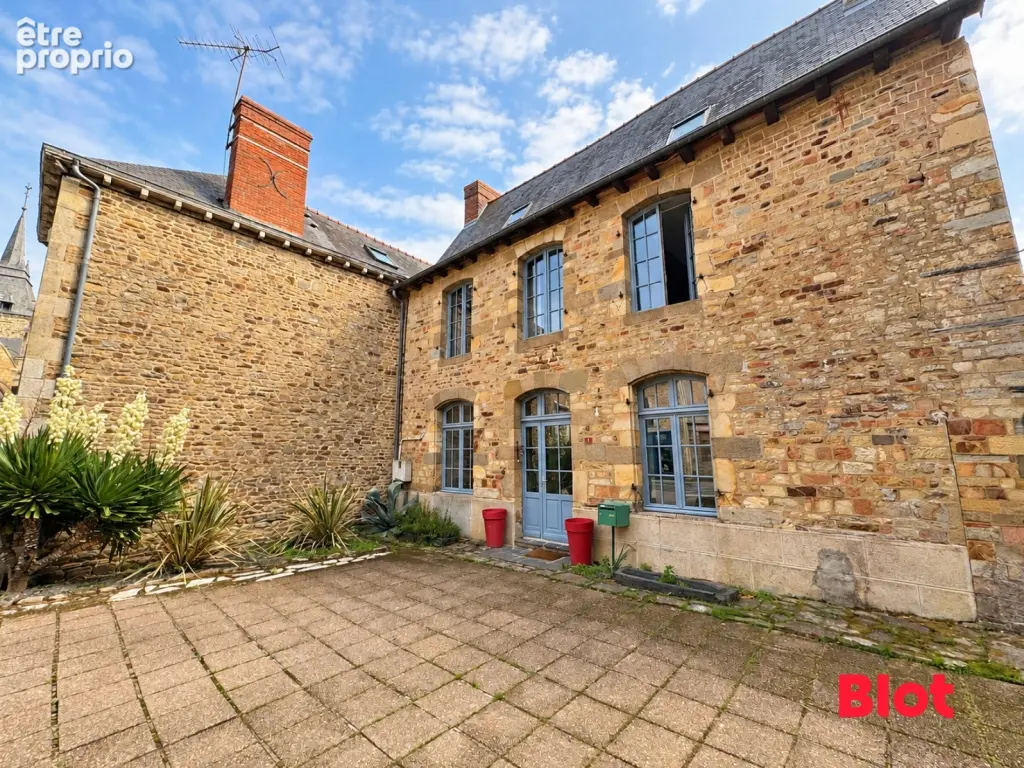 Maison 8 pièces 271 m² à vendre à Bais (35680) - photo 1