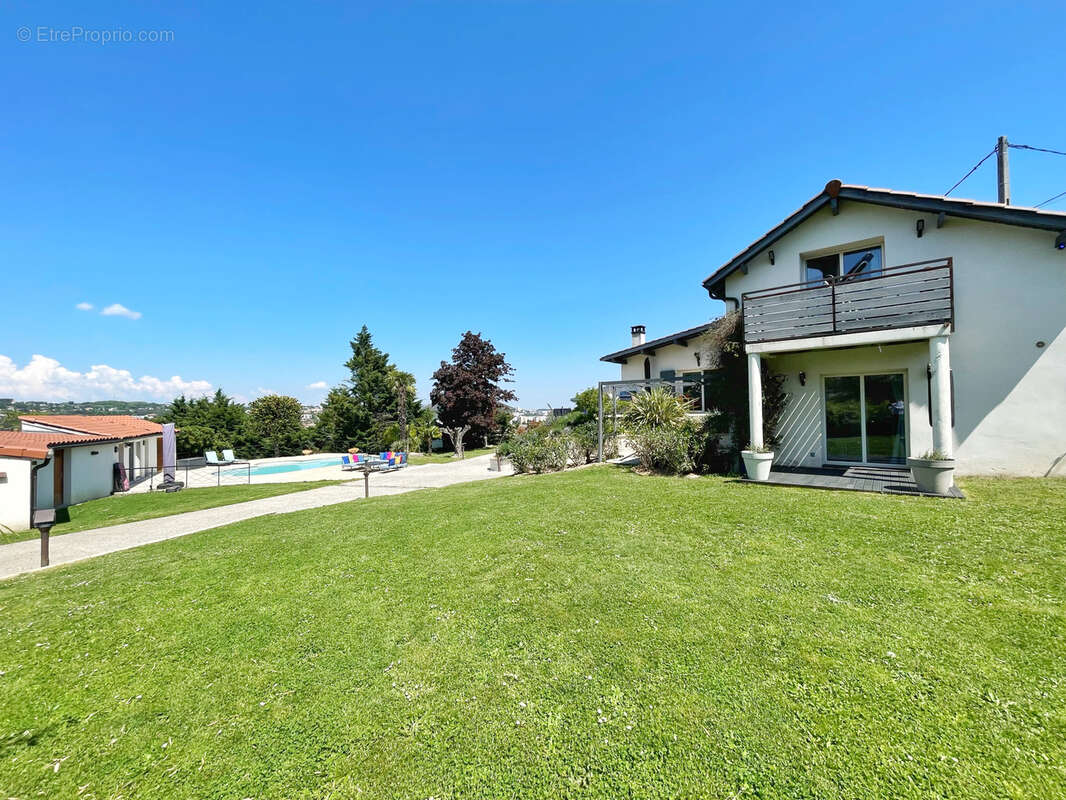 Maison à SAINT-GENIS-LAVAL