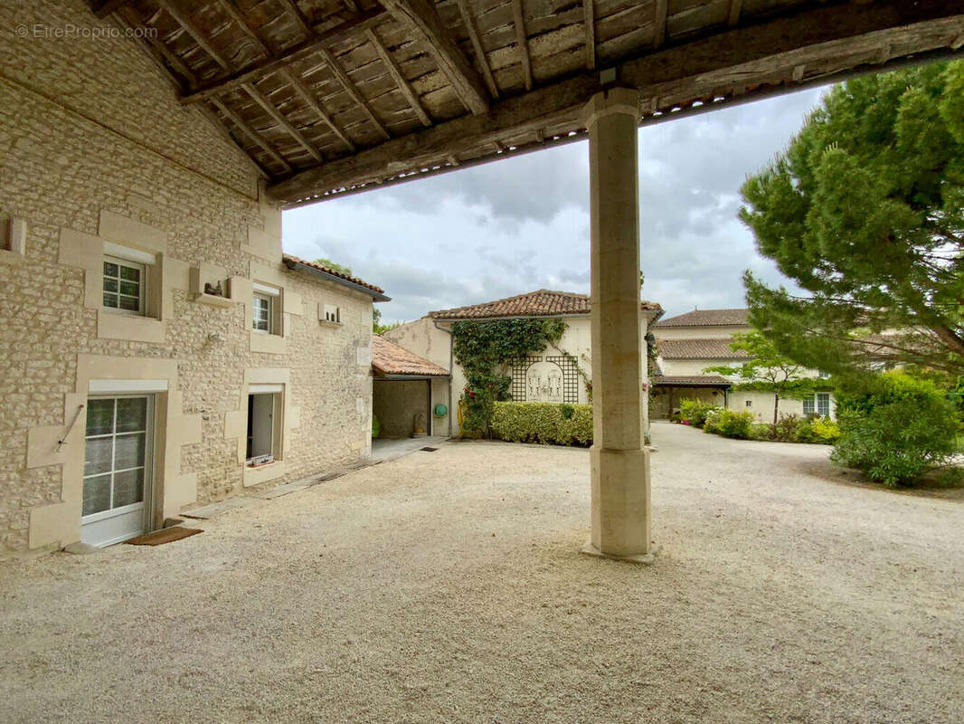 Maison à JONZAC