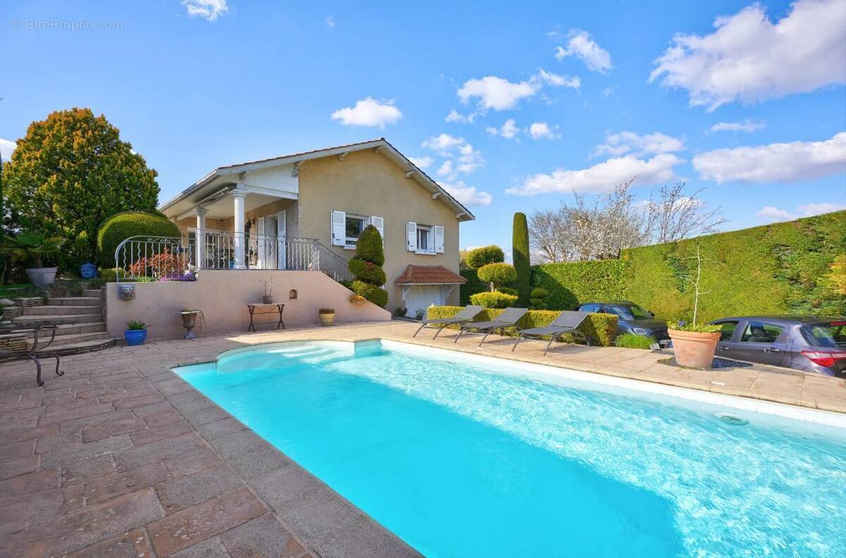 Maison à SAINT-LAURENT-DE-MURE