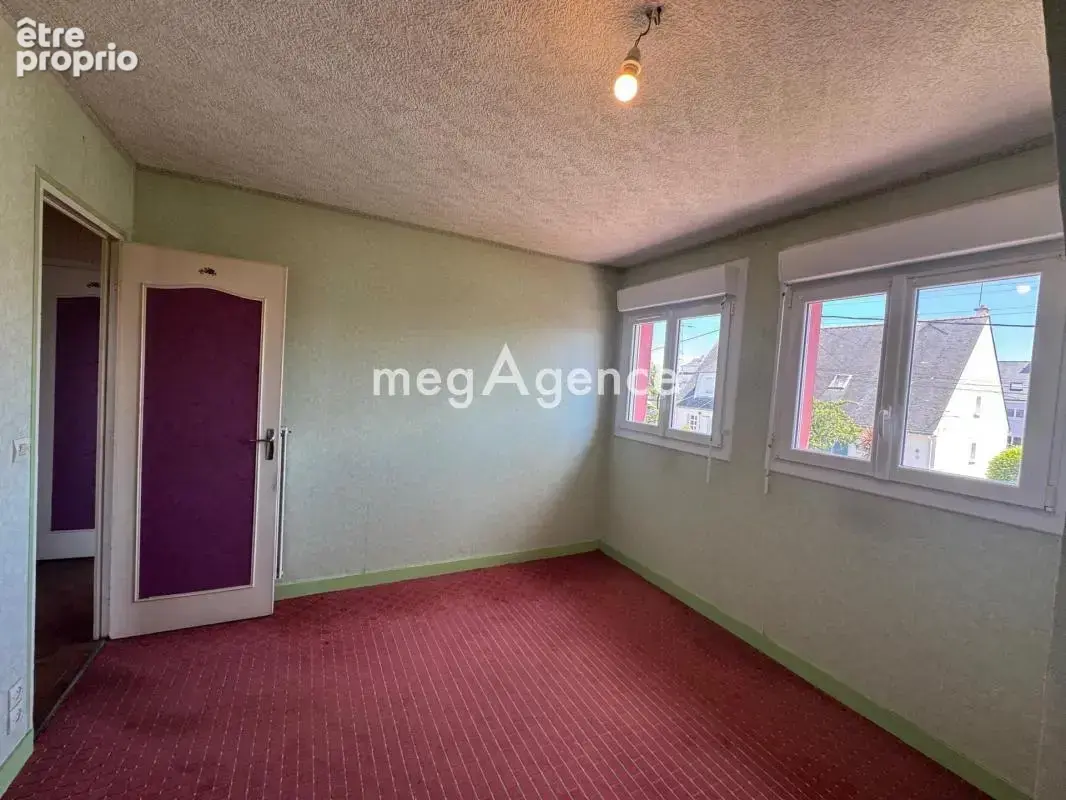Lanester – Maison 3 chambres avec garage, jardin clos et beau potentiel - photo 12