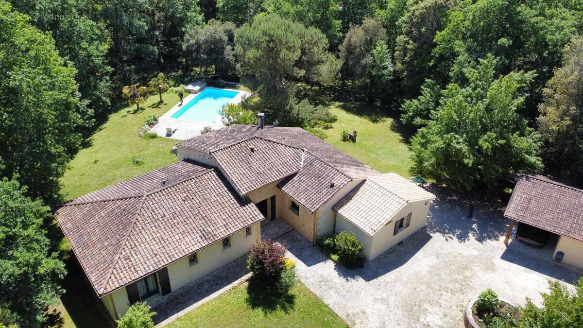 Élégante propriété de plain-pied avec piscine, au cœur d’un parc de 1,7 hectare - photo 14