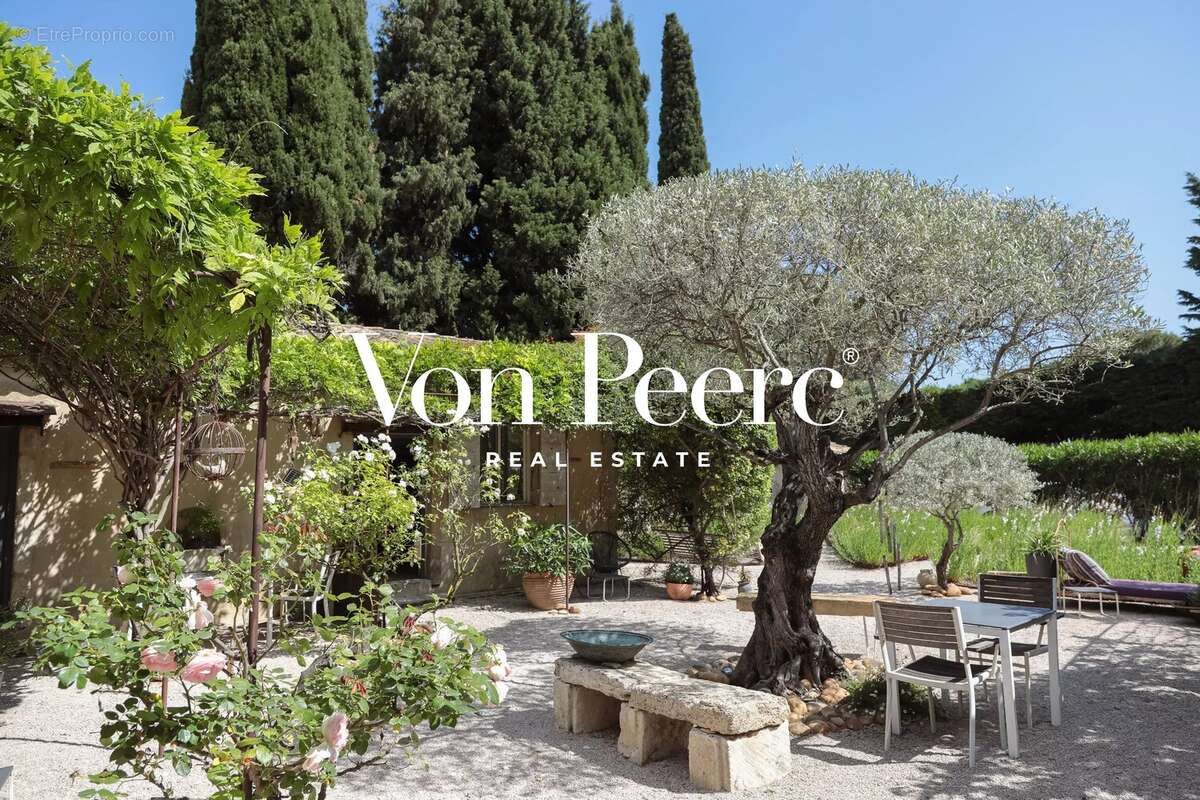 Appartement à SAINT-LAURENT-DES-ARBRES