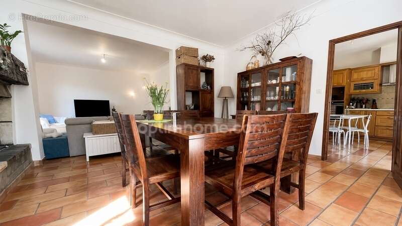 Maussane-les-Alpilles Maison 180 m2 avec 2440 m2 de terrain - photo 3