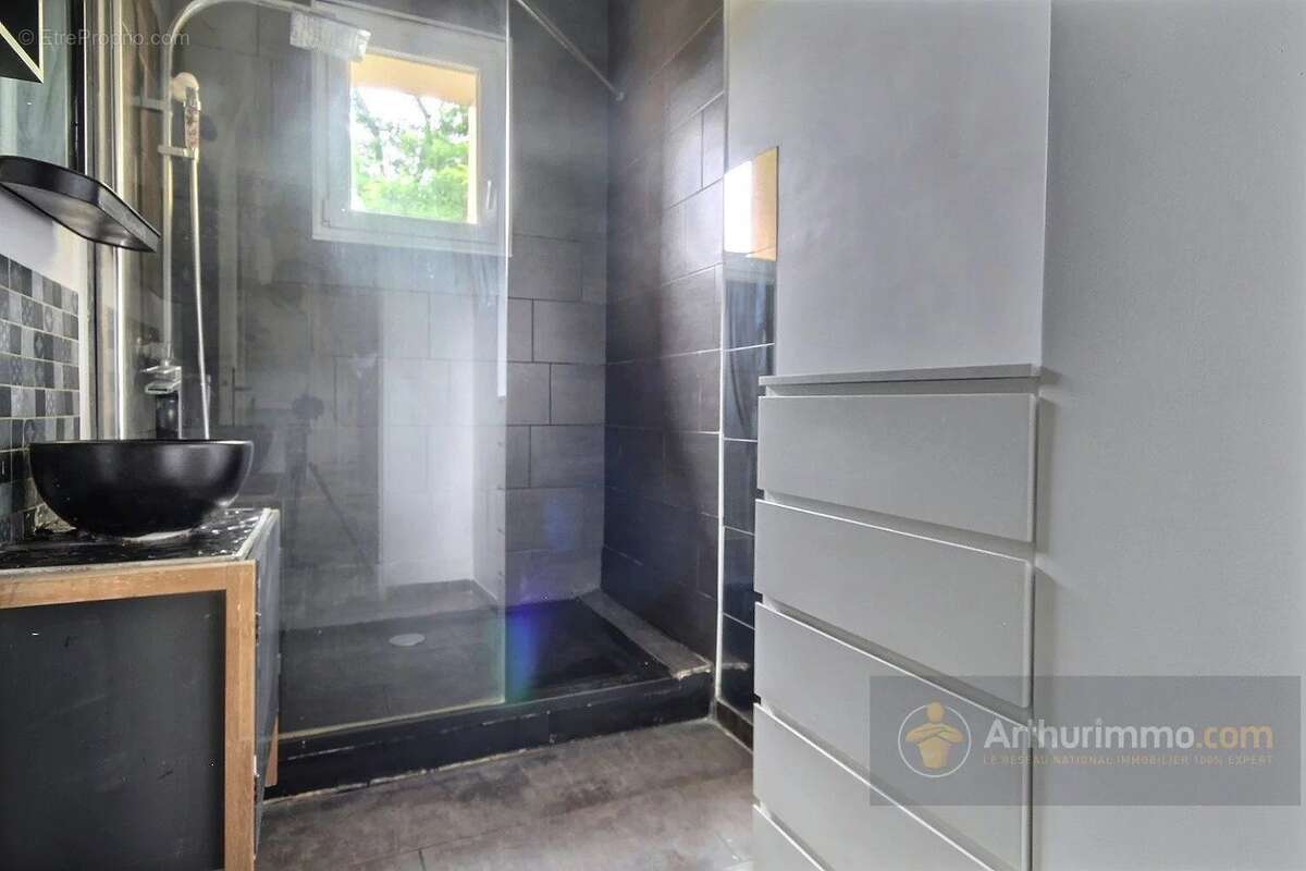 Appartement à CHARENTON-LE-PONT
