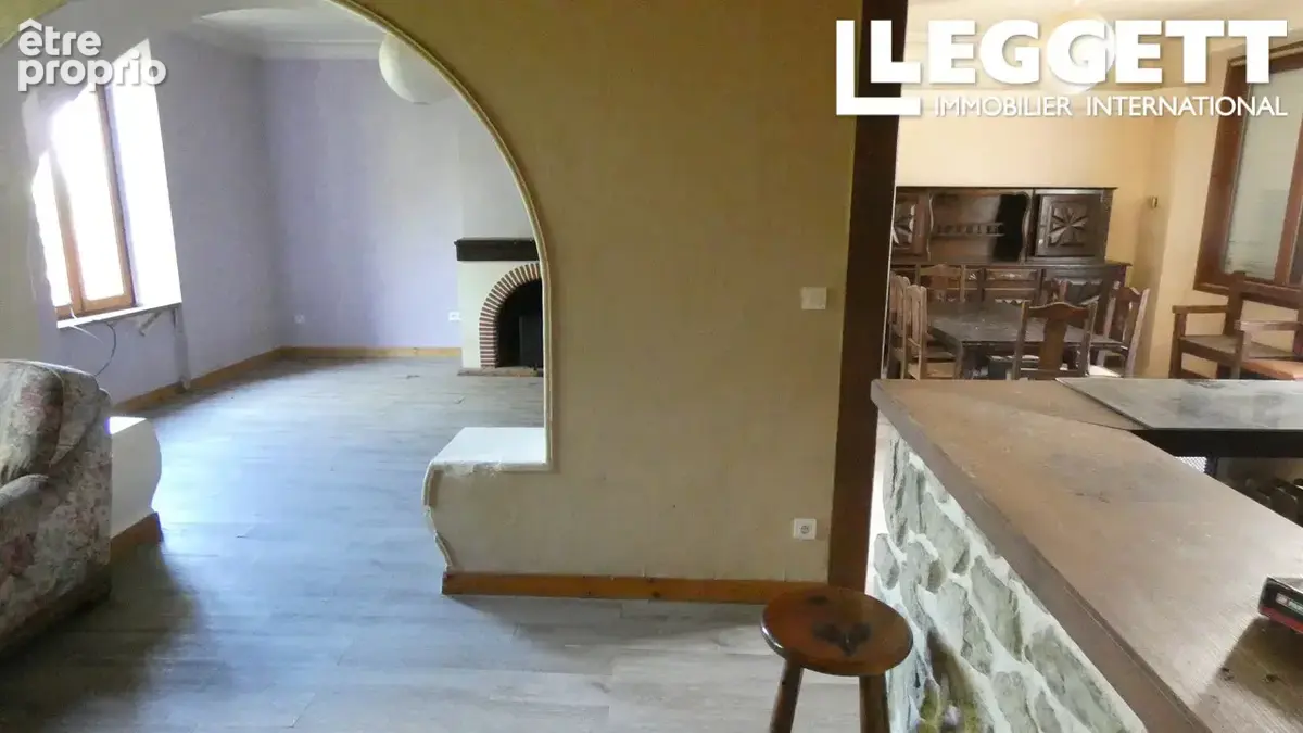 NEGOCIABLE ! Grande maison de village mitoyenne d'un coté à rénover avec terrasse, jardin et cave - photo 2