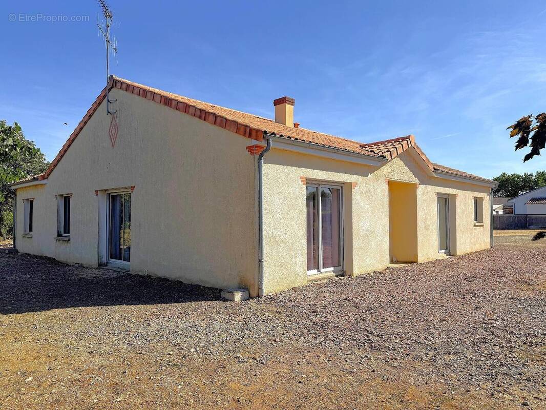   - Maison à THOUARS
