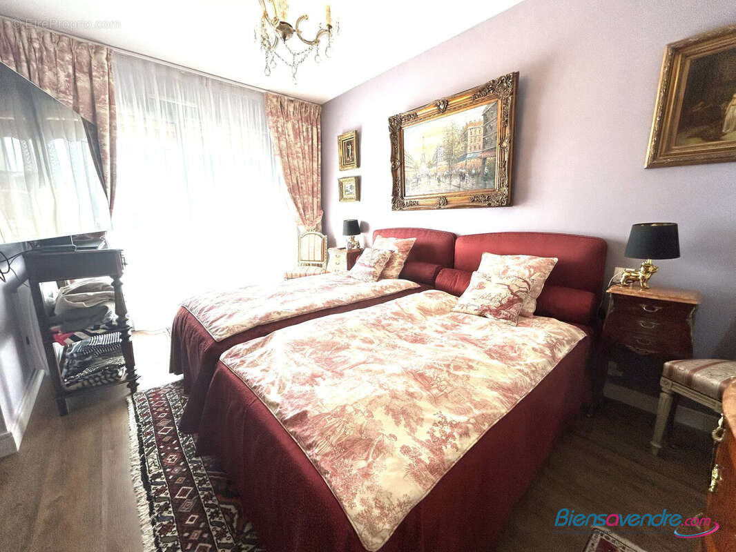 Chambre 1 - Appartement à POITIERS