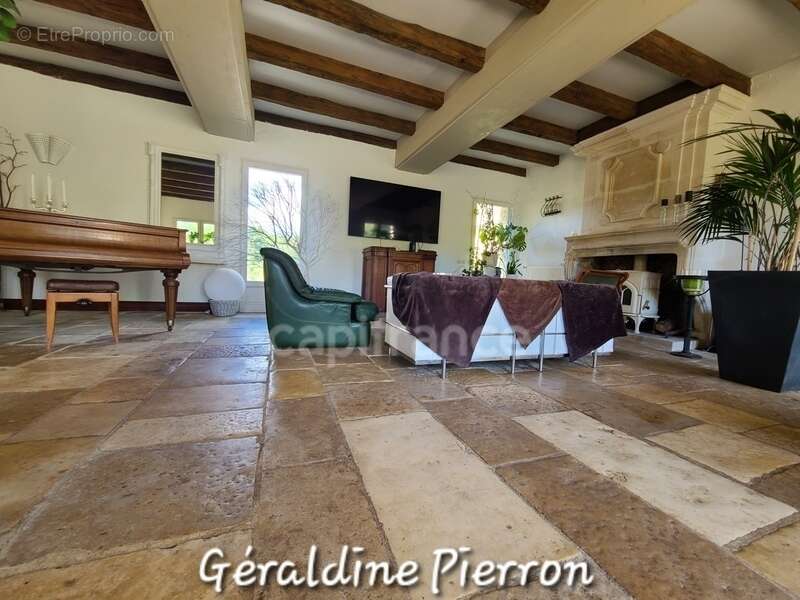 Maison à SAINT-BONNET-SUR-GIRONDE
