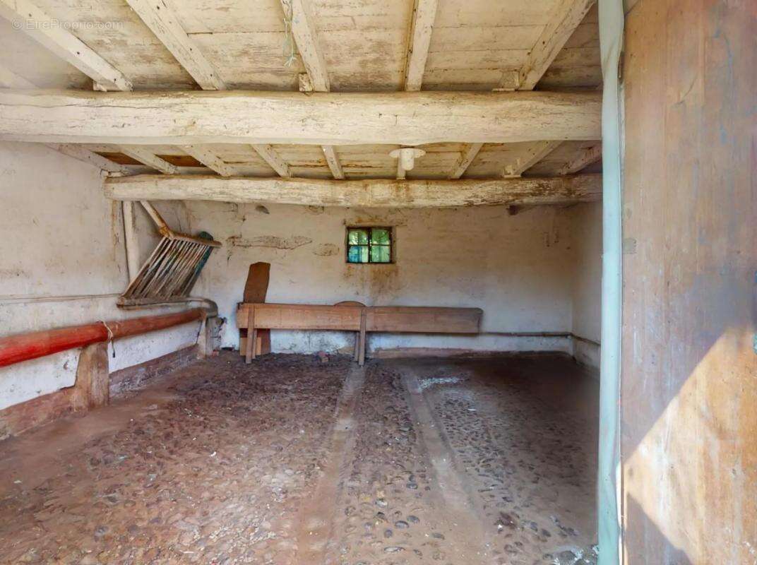 Maison à SAINT-DENIS-LES-BOURG