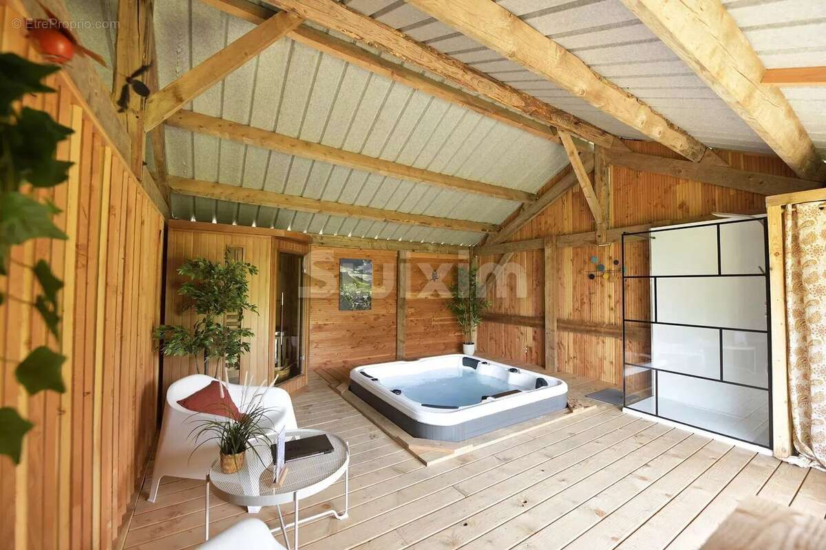 Maison à QUARRE-LES-TOMBES