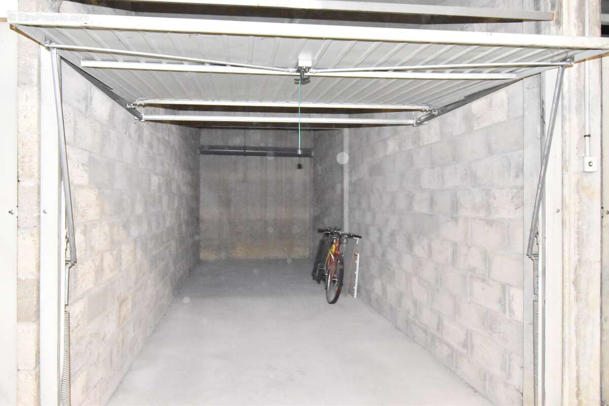 Appartement à vendre 3 pièces - 65 m² - BOX DOUBLE - HYPER CENTRE - TOUT A PIED ! - photo 2