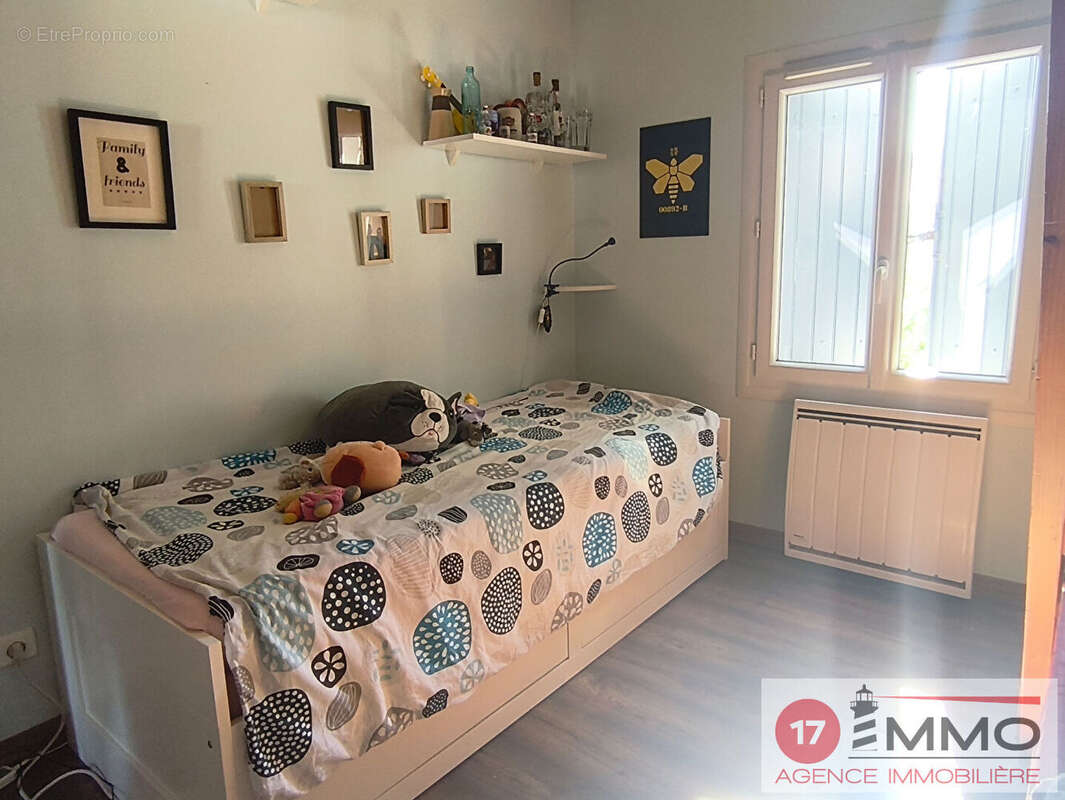 Maison familiale avec piscine, double garage et nombreuses dépendances - photo 7