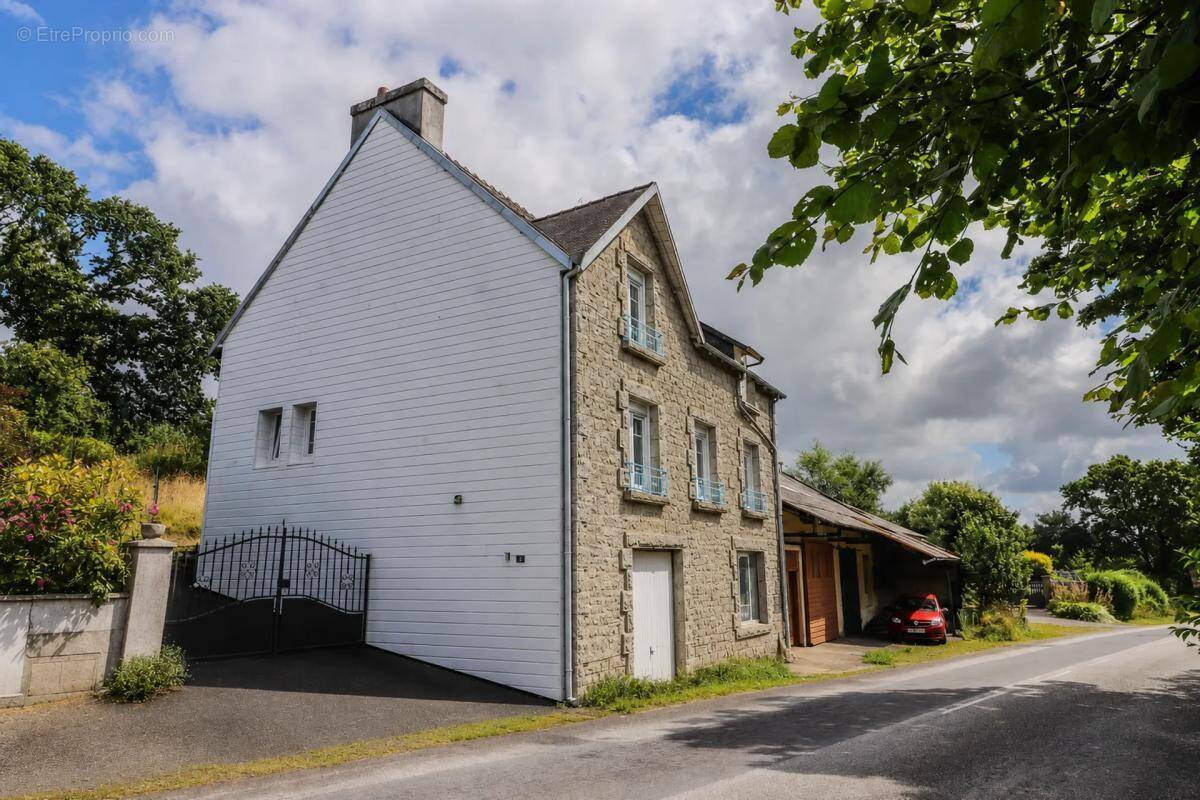 Maison à HUELGOAT