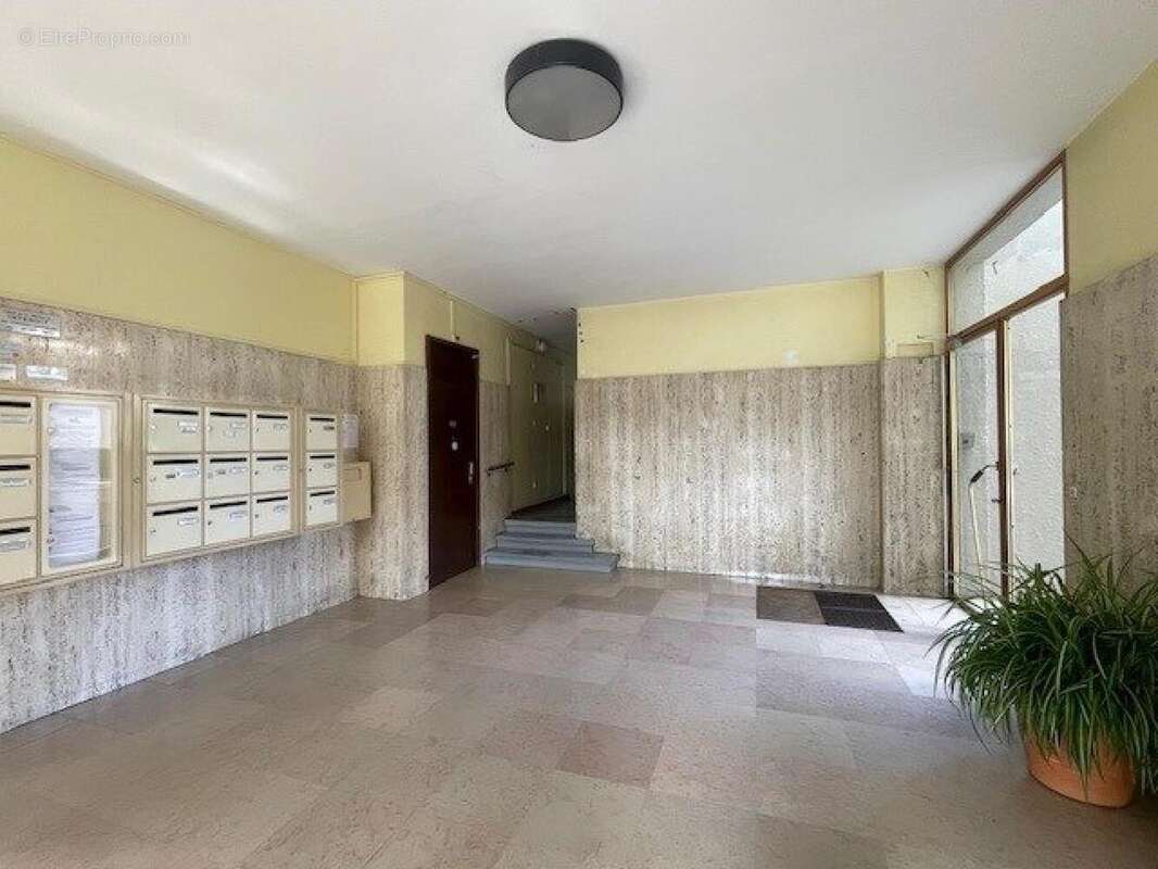 Photo 6 - Appartement à VILLEURBANNE