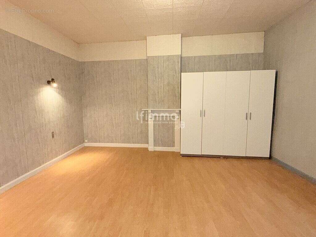 Maison à QUIEVRECHAIN