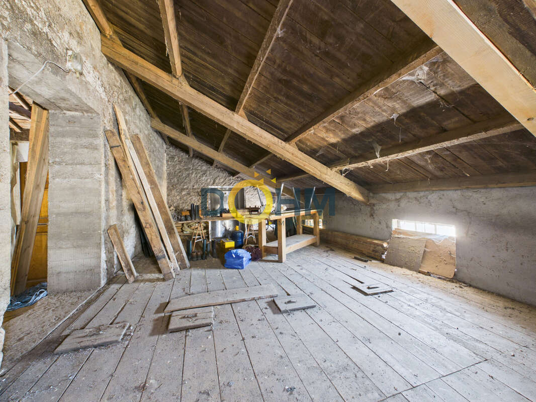 Ancien corps de ferme  sur 4000 m2 de terrain avec dependances attenantes et un hangar - photo 18