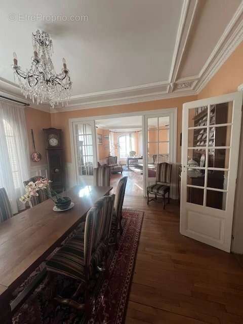 Appartement à COURBEVOIE