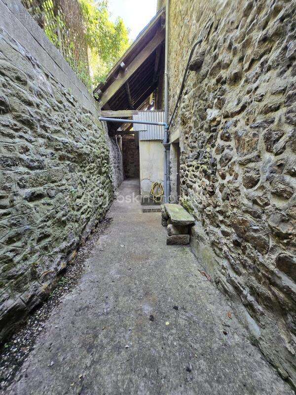 À Dinan, dans le secteur recherché de Léhon, maison de ville en pierre avec garage et courette - photo 17