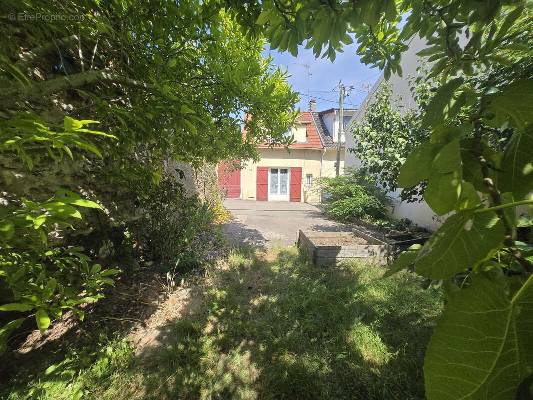 Maison à BOUSSY-SAINT-ANTOINE