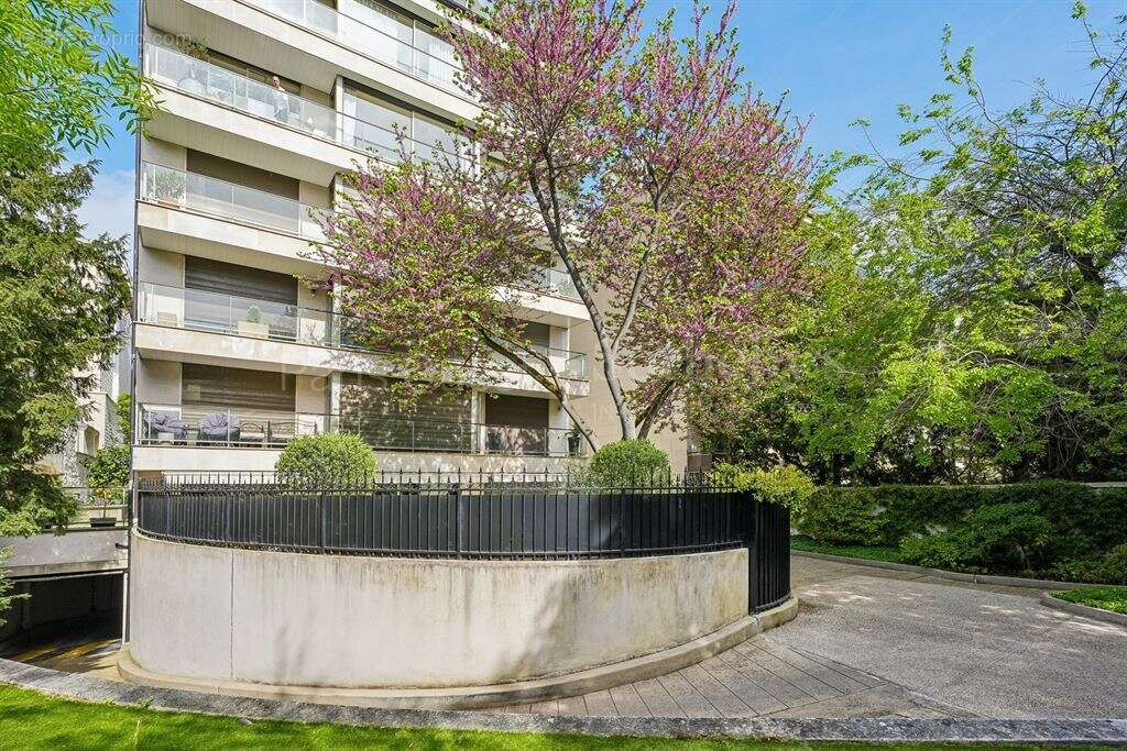 Appartement à NEUILLY-SUR-SEINE