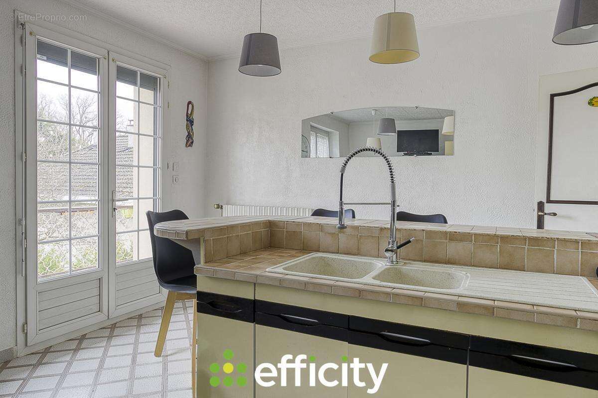 Maison à SALAISE-SUR-SANNE