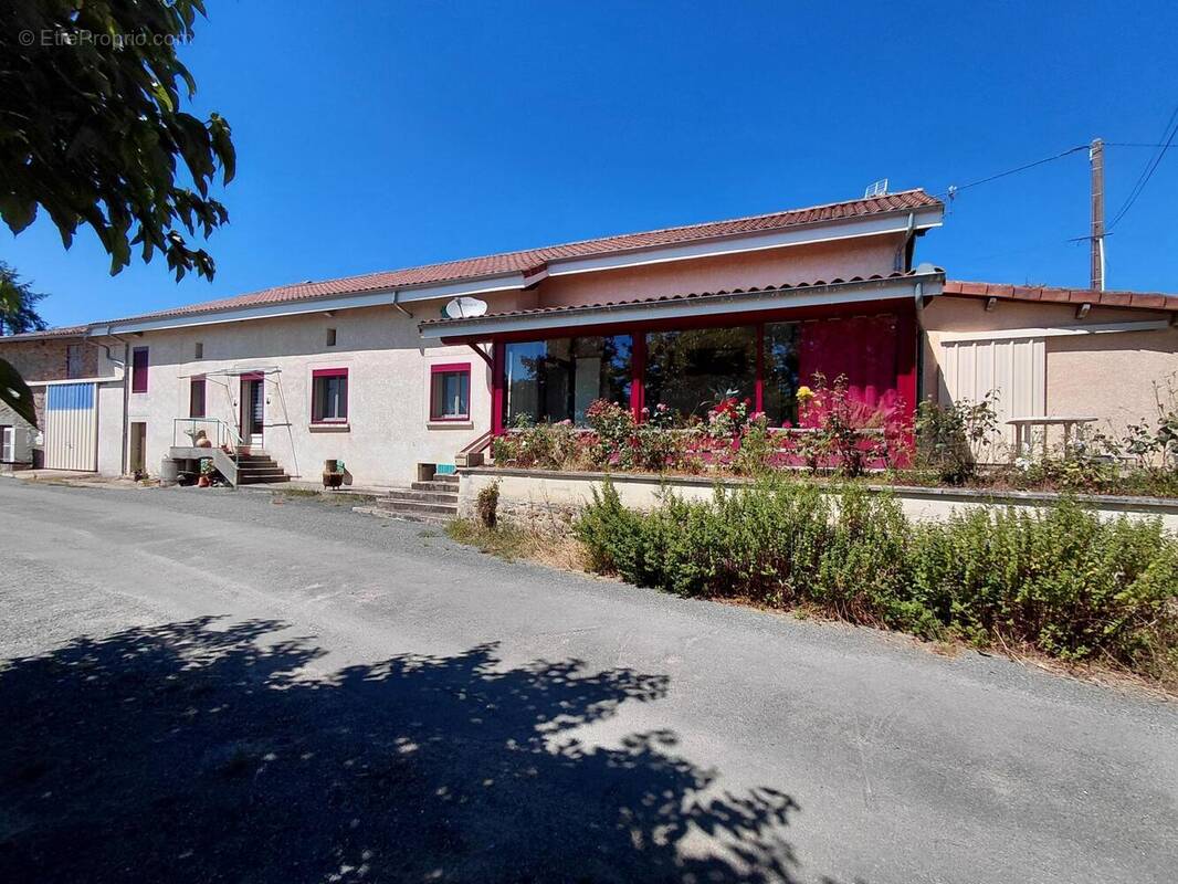 Photo 1 - Maison à SAINT-SAUD-LACOUSSIERE