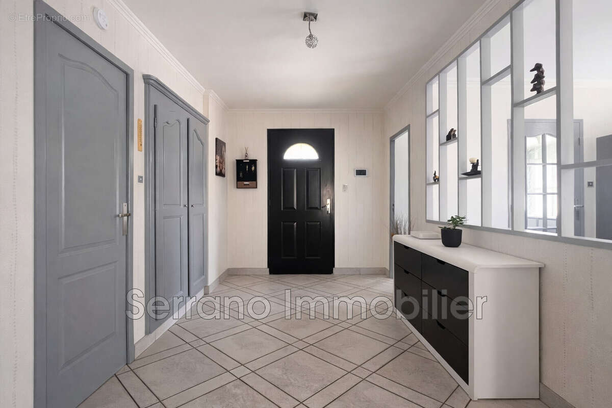 Maison 146 m² à Beaucaire  - photo 7