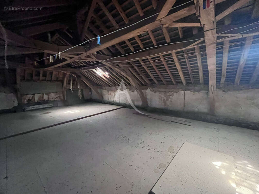 Maison à LE GENEST-SAINT-ISLE