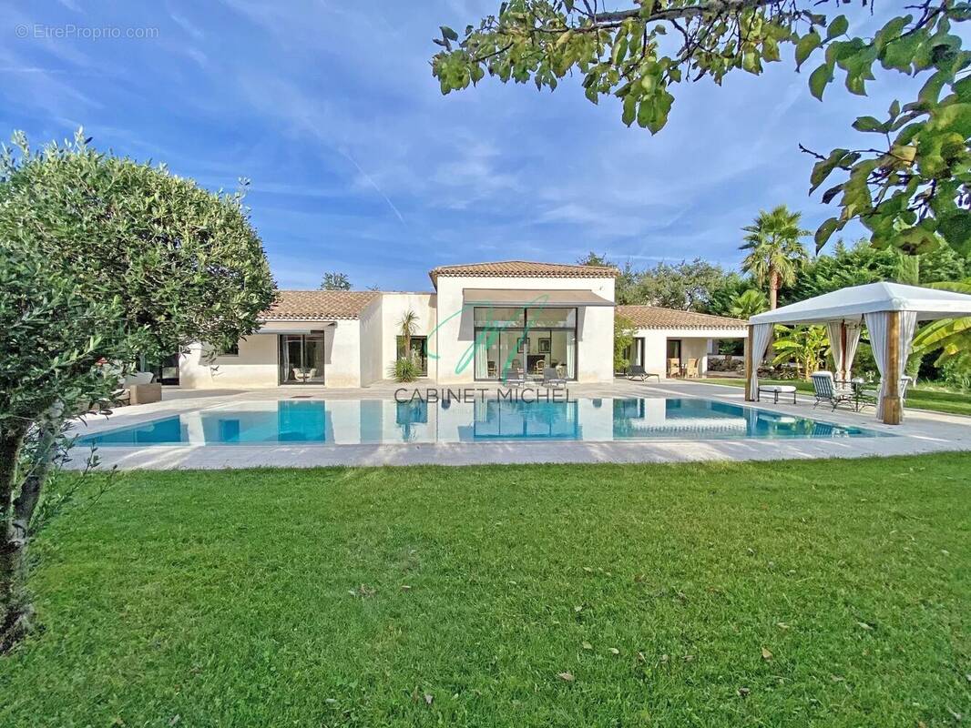 Maison à ROQUEFORT-LES-PINS