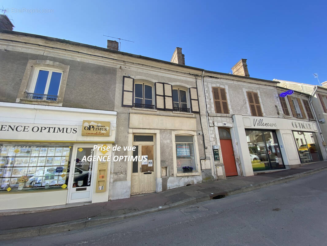 Commerce à VILLENEUVE-LA-GUYARD