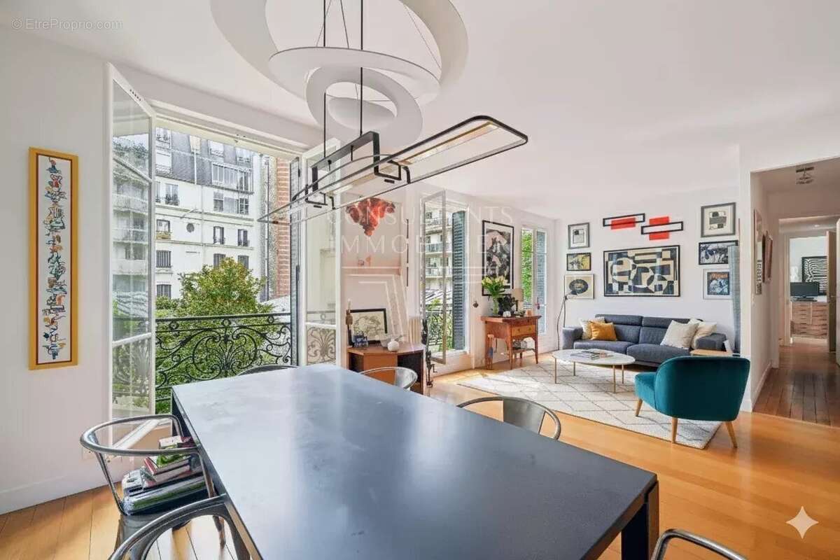 Appartement à PARIS-16E