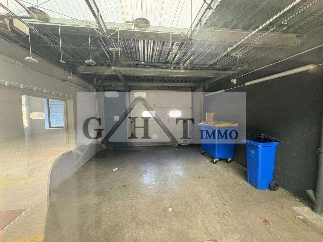 Commerce à VAUX-LE-PENIL