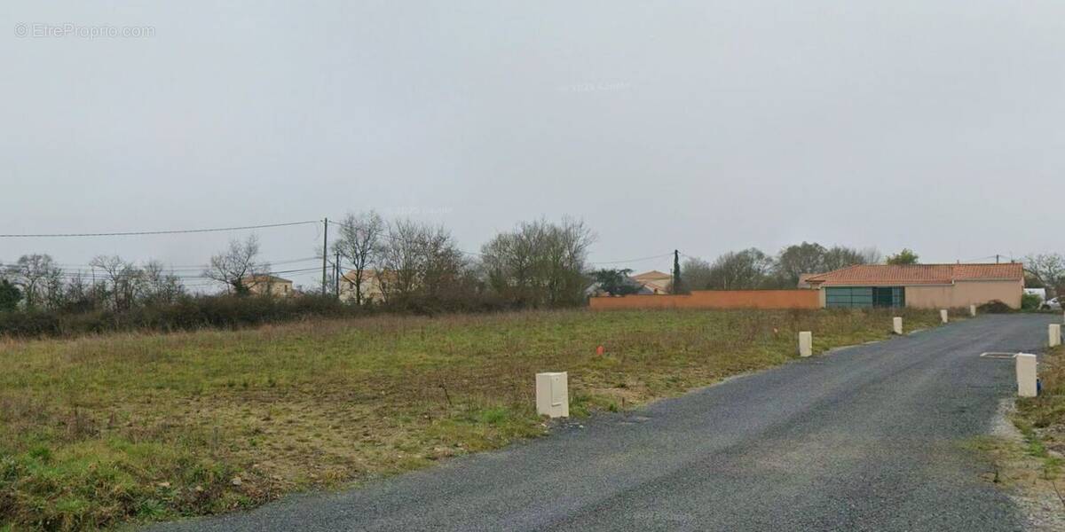Terrain à LIGNE